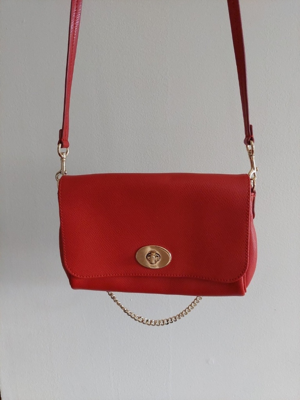 COACH Mini Ruby Pebble Leather Crossbody/ Purse /Clutch. F34604. Pre-owned